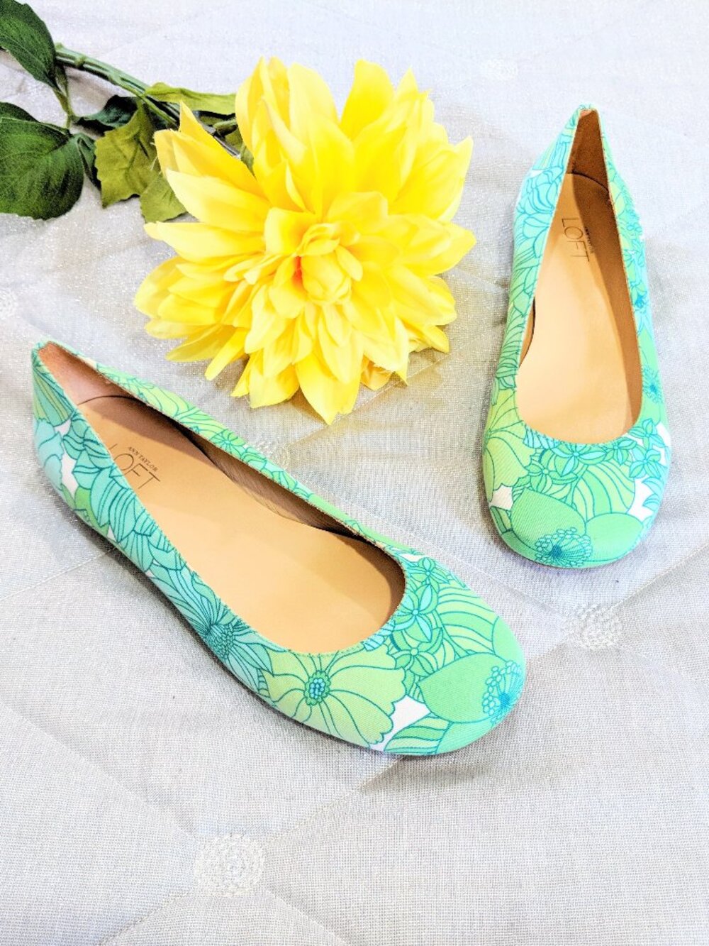 *ANN TAYLOR Loft Flat shoes Green Floral Sz 7.5 M